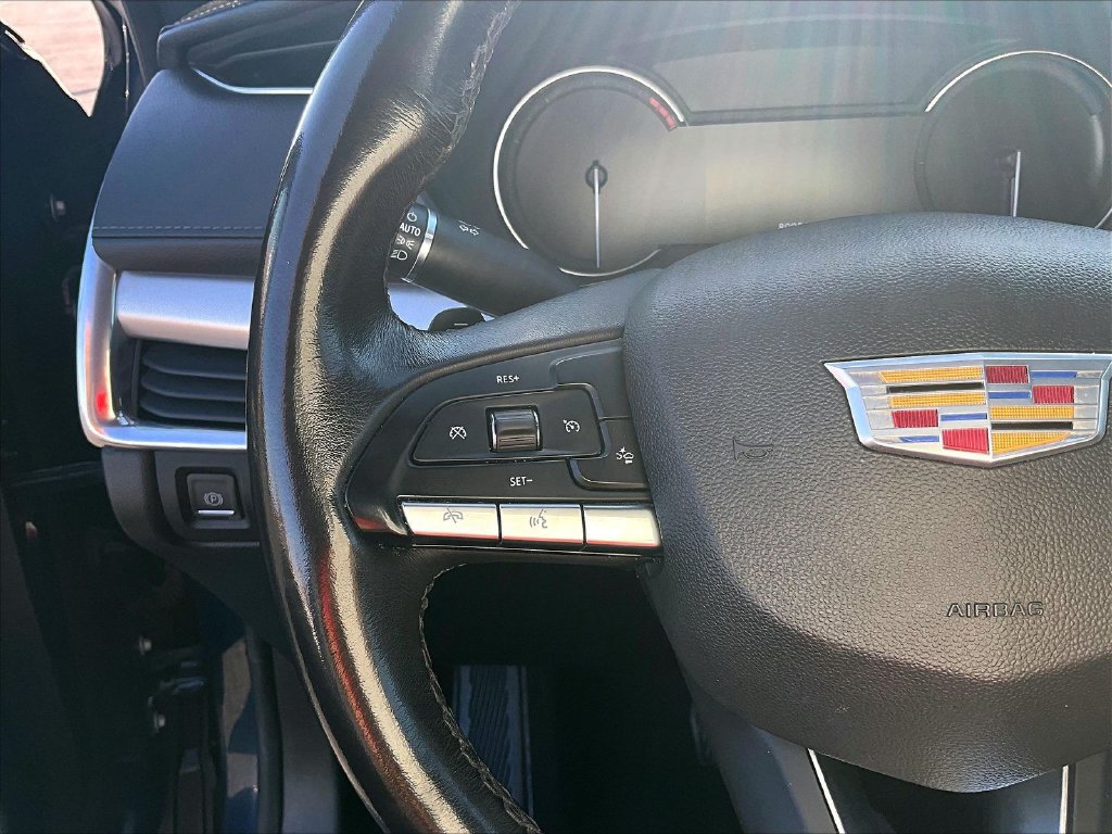 Used 2020 Cadillac XT4 Premium Luxury FWD image 17