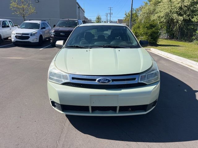 Used 2010 Ford Focus SE FWD image 2