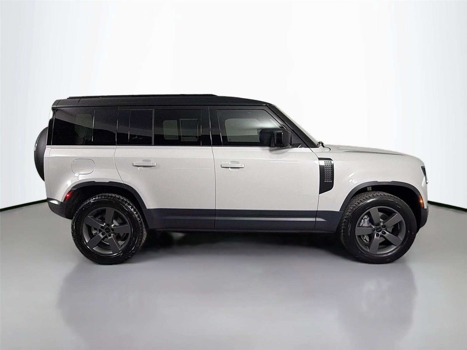 New 2026 Land Rover Defender 110 S AWD/4WD image 4