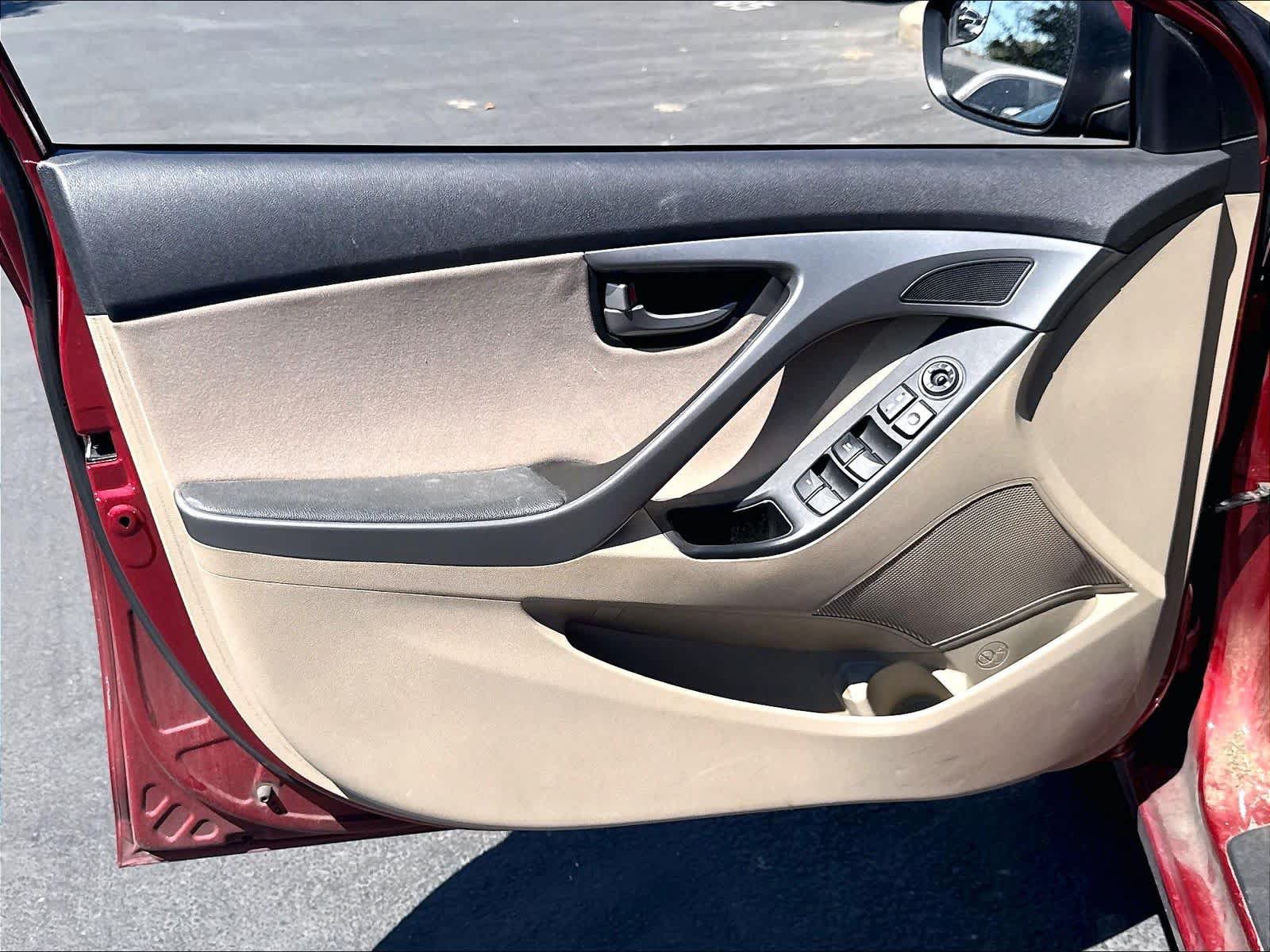 Used 2016 Hyundai Elantra SE w/ Option Group 02 FWD image 19