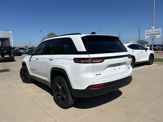 Used 2025 Jeep Grand Cherokee Limited w/ Black Appearance Package image 5