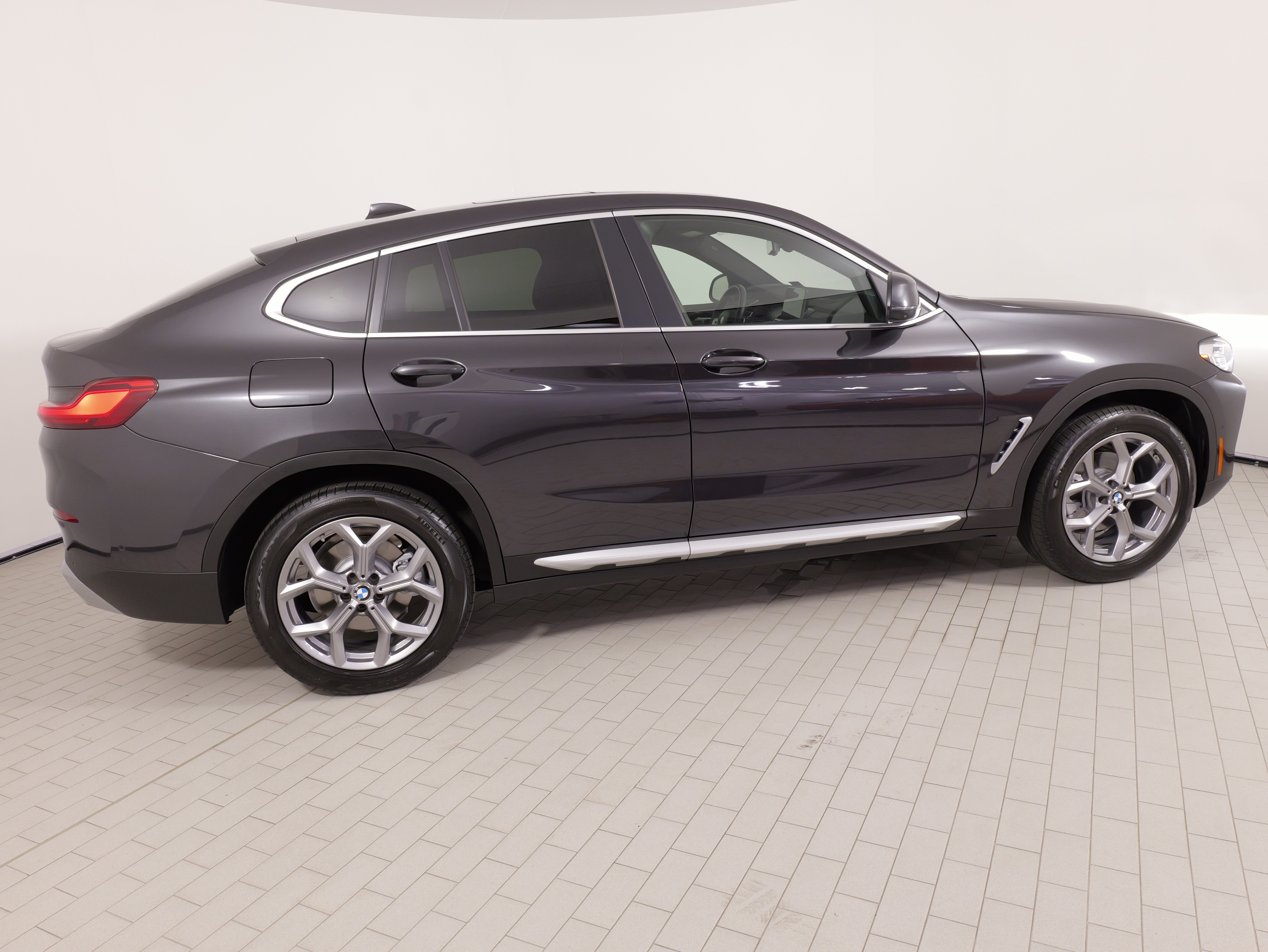 Used 2025 BMW X4 xDrive30i AWD/4WD image 10