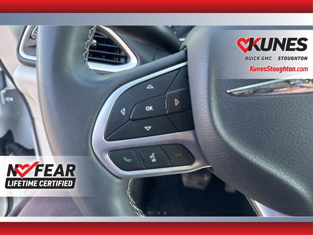 Used 2023 Chrysler Pacifica Touring-L image 27