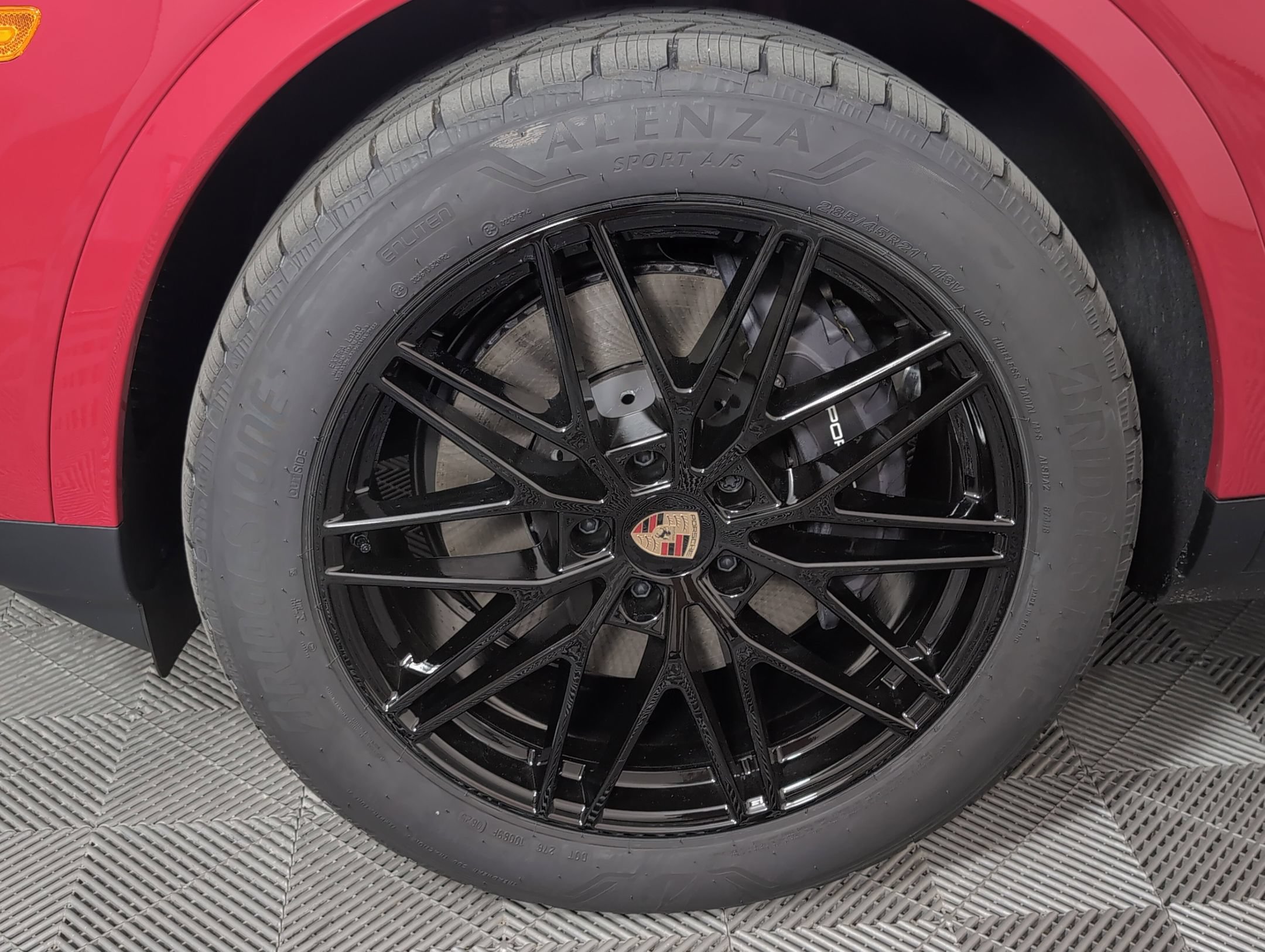 Certified 2025 Porsche Cayenne AWD/4WD image 14