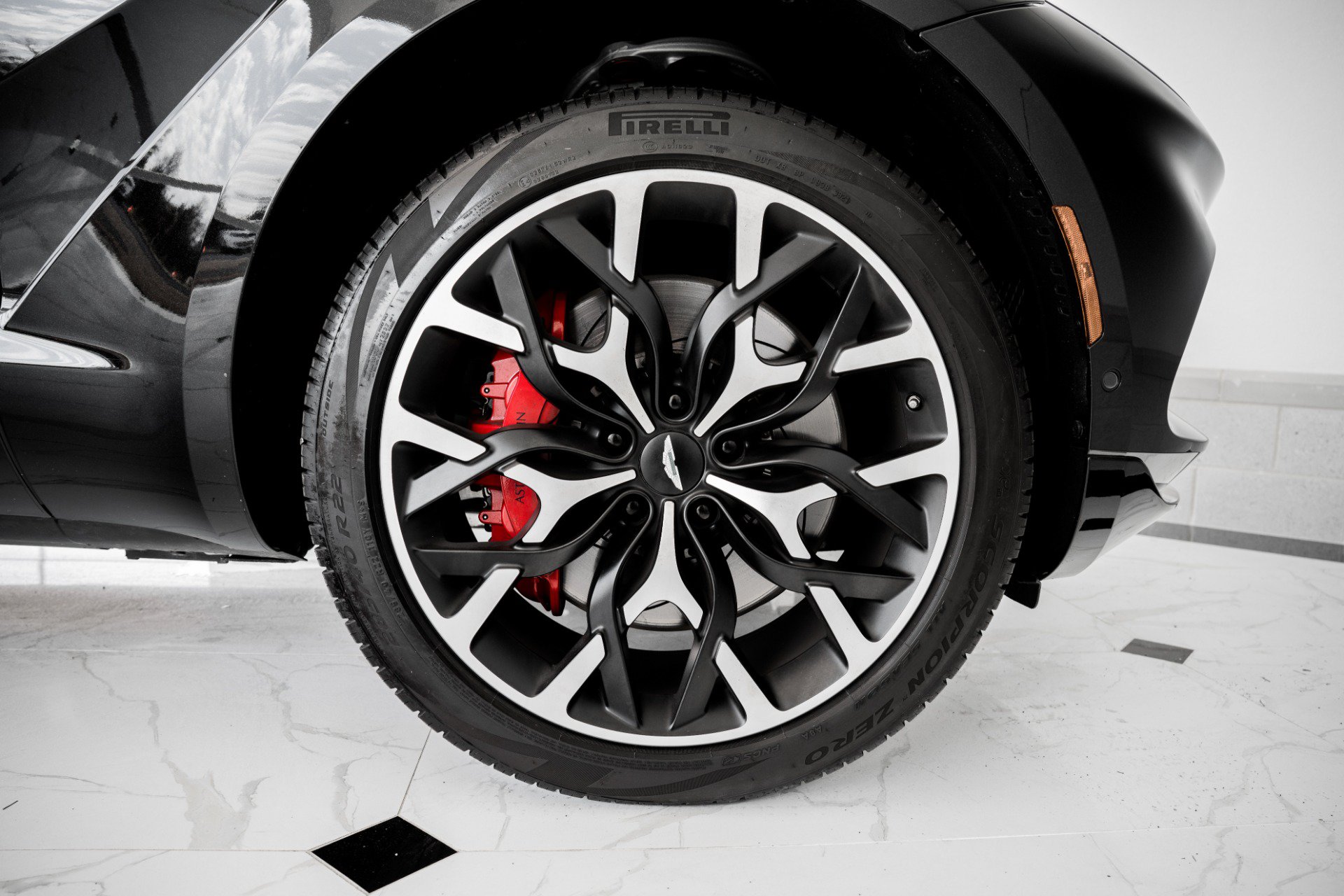 Used 2022 Aston Martin DBX AWD/4WD image 42