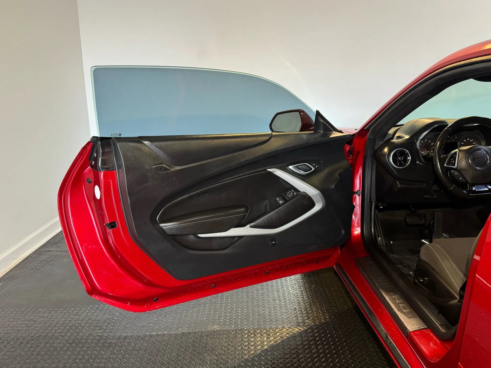 Used 2018 Chevrolet Camaro LT w/ RS Package image 7