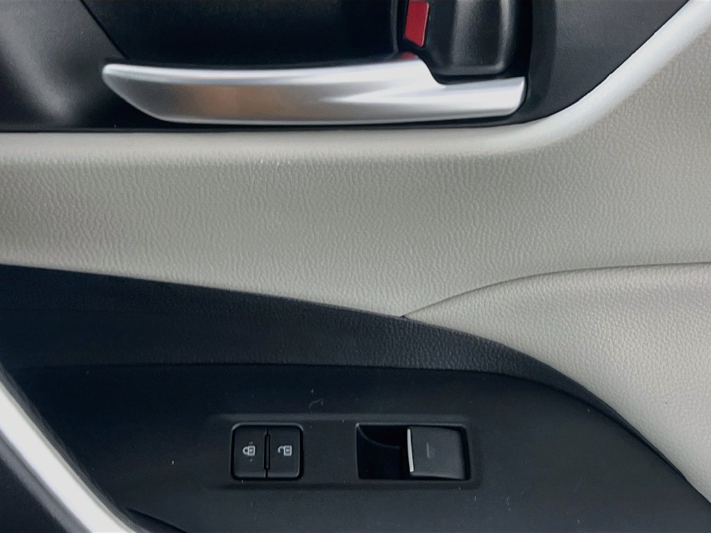 Used 2025 Toyota RAV4 XLE w/ Convenience Package FWD image 27