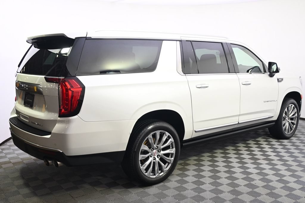 Used 2022 GMC Yukon XL Denali w/ Denali Premium Package AWD/4WD image 8
