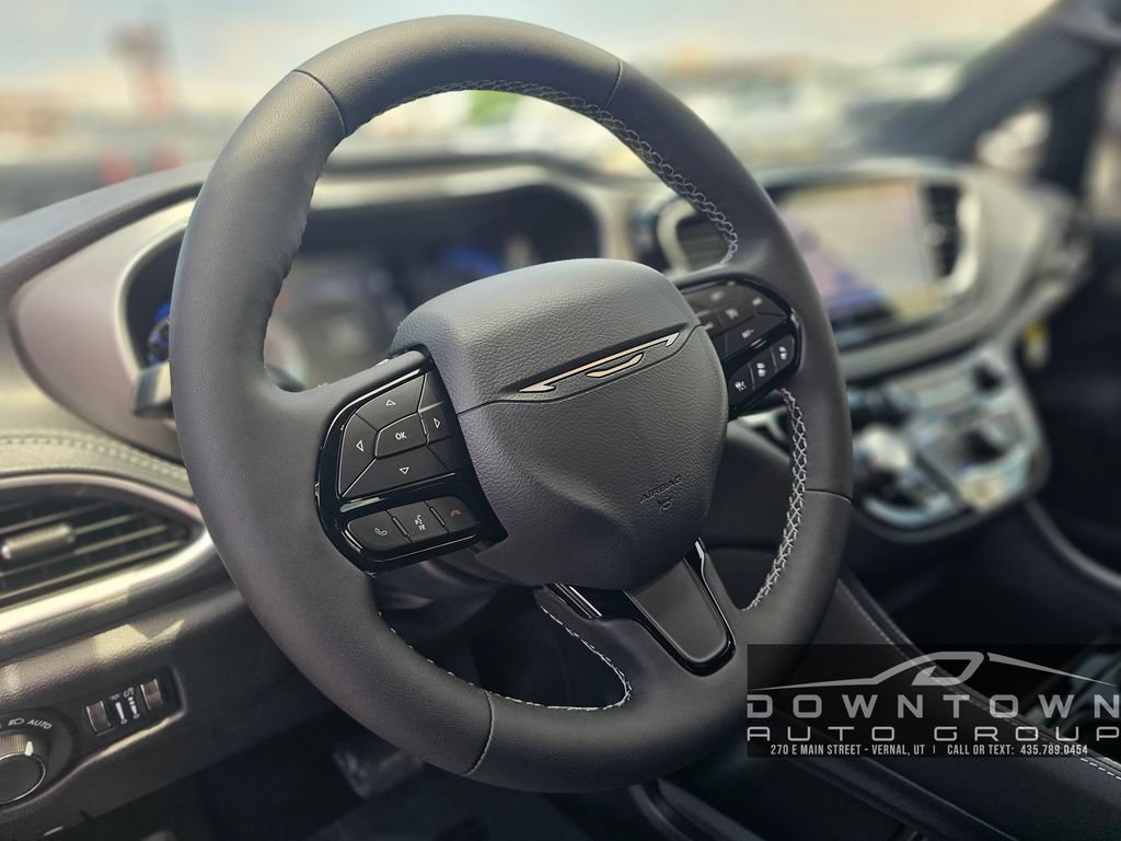 New 2027 Chrysler Pacifica Limited AWD/4WD image 23