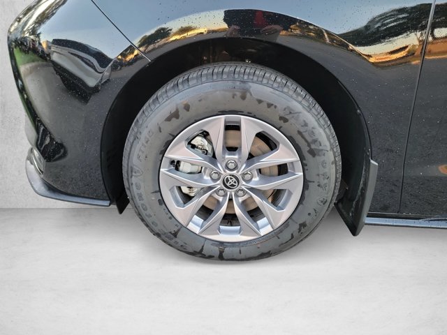 Used 2026 Toyota Sienna XLE FWD image 28