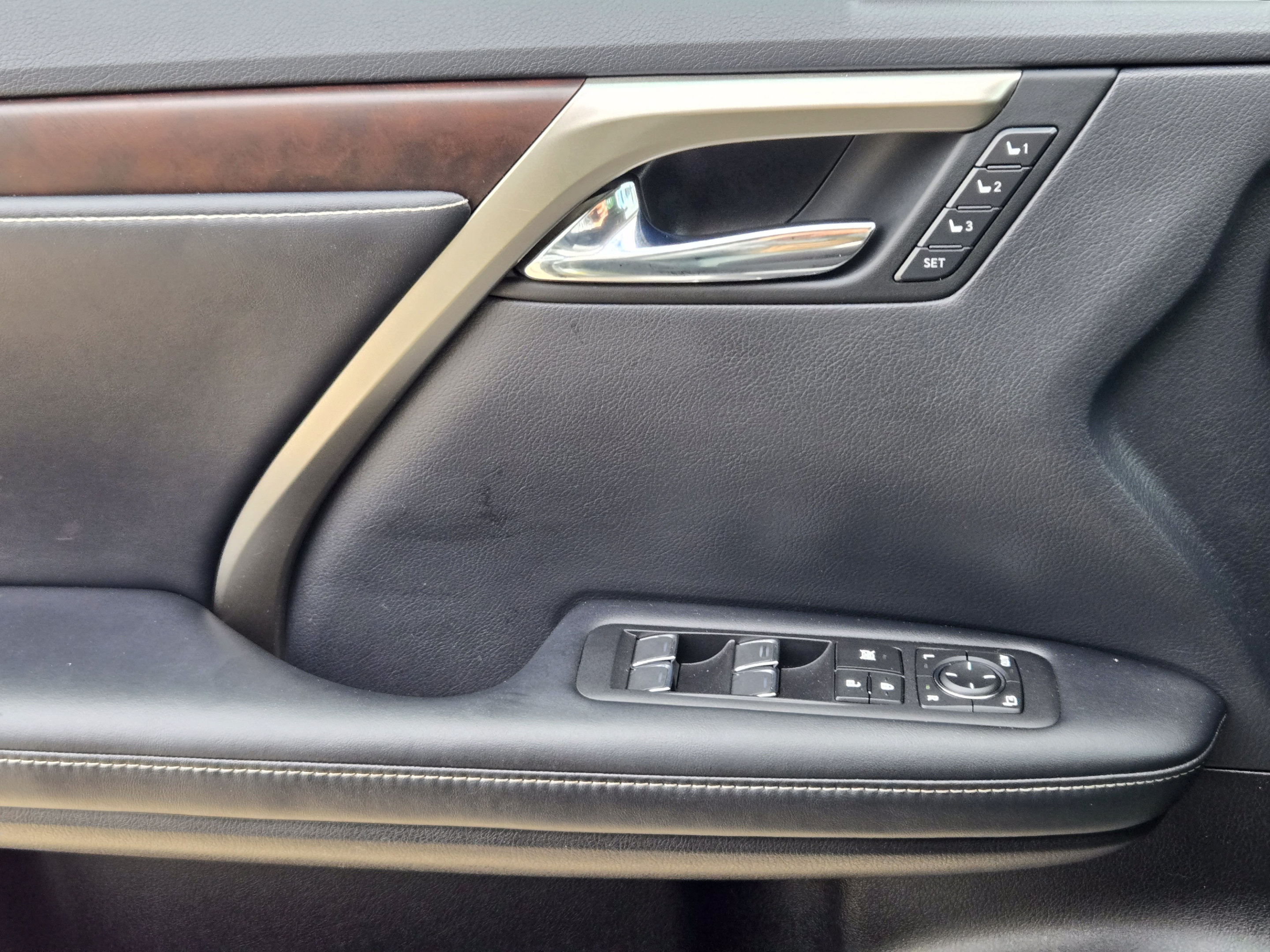 Used 2022 Lexus RX 450h AWD w/ Premium Package image 21