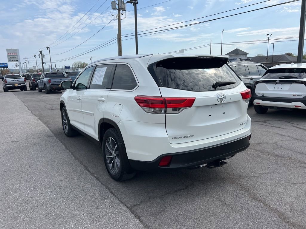 Used 2019 Toyota Highlander XLE AWD/4WD image 3