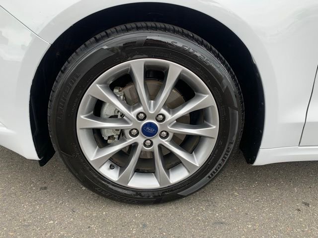 Used 2017 Ford Fusion SE FWD image 9