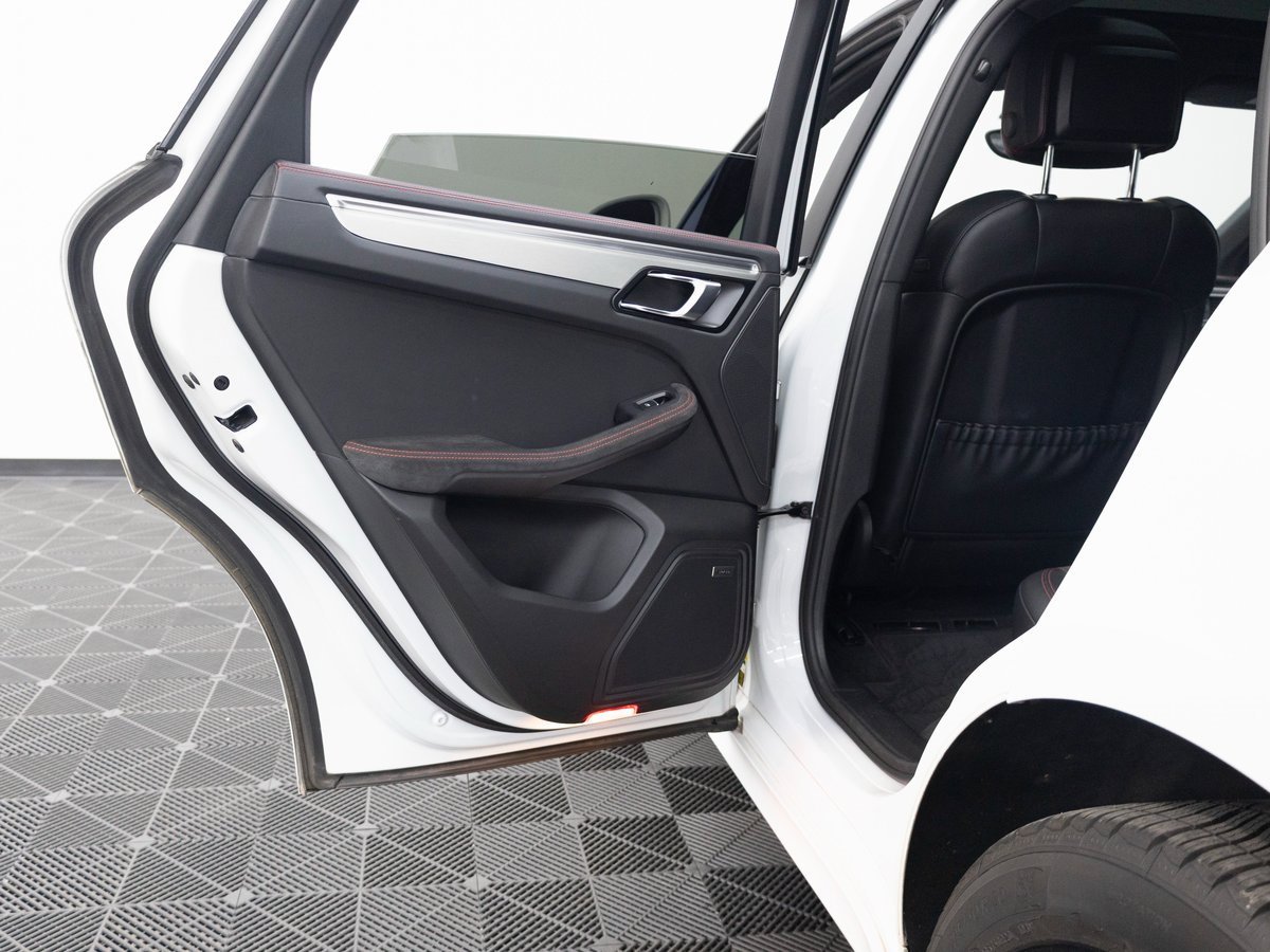 Certified 2017 Porsche Macan GTS image 23