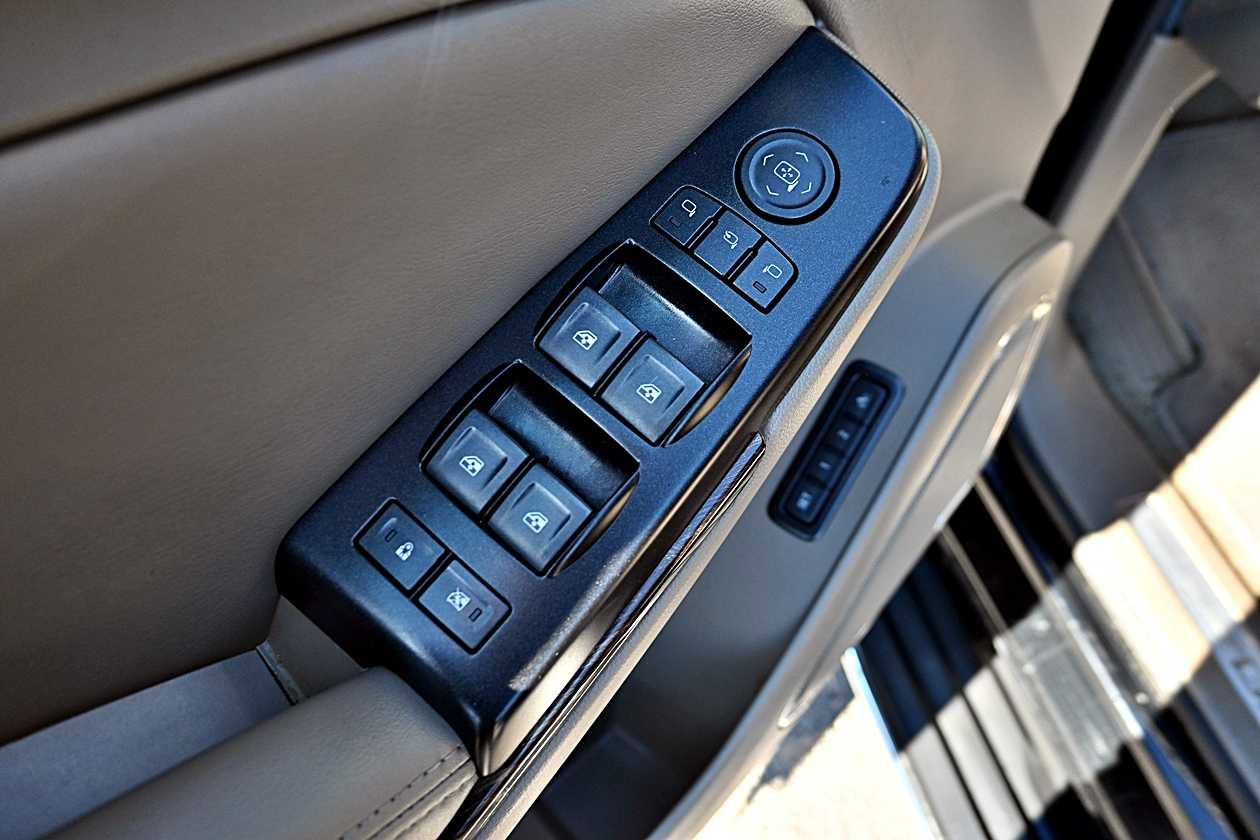 Used 2018 GMC Yukon XL SLT image 24