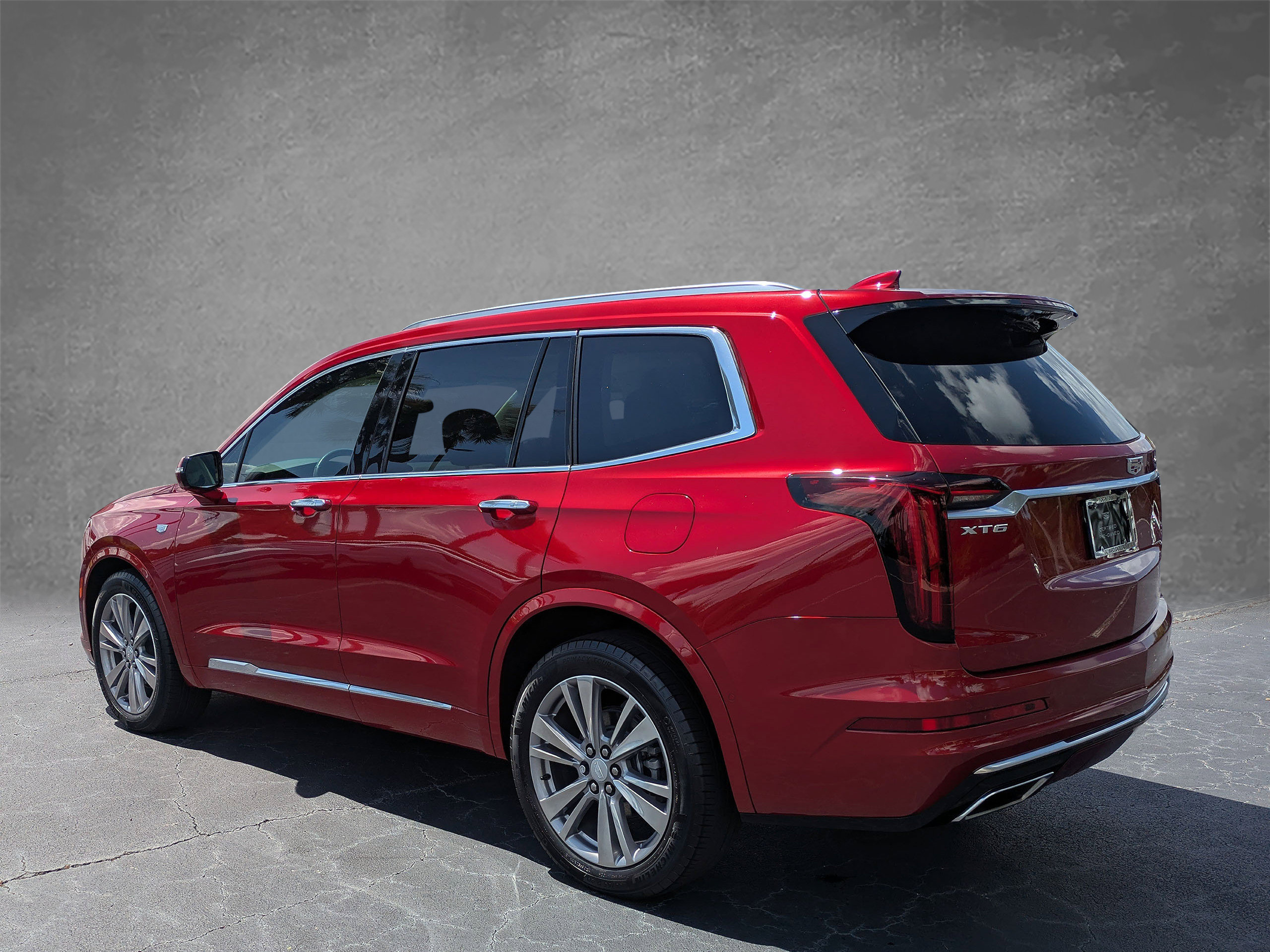 Certified 2024 Cadillac XT6 Premium Luxury w/ Technology Package FWD image 4
