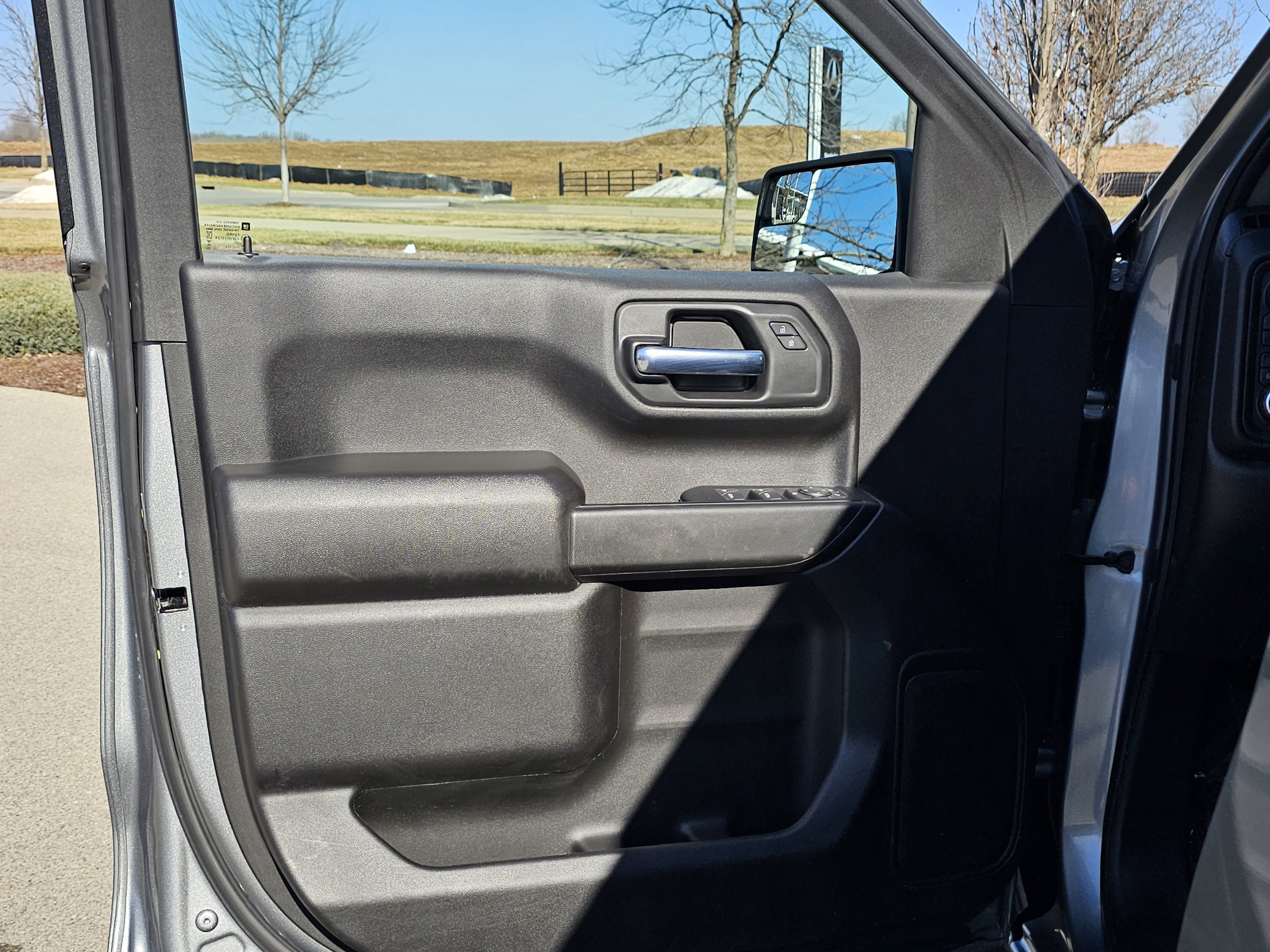 Used 2023 Chevrolet Silverado 1500 Custom image 11