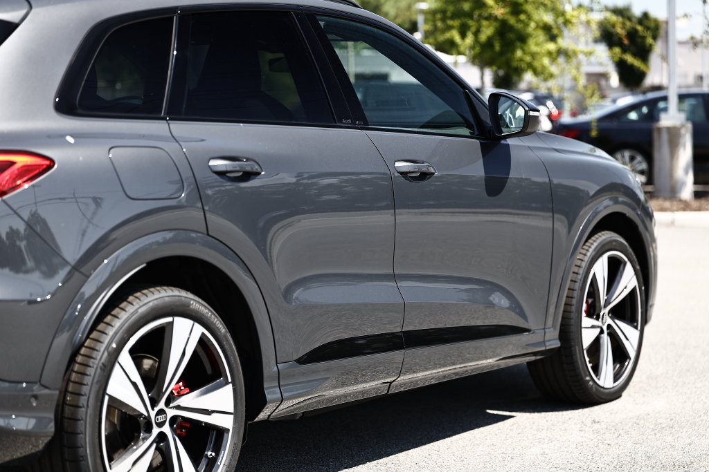 New 2026 Audi SQ5 Premium Plus AWD/4WD image 8