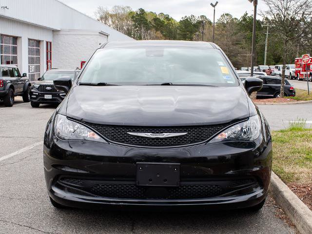 Used 2023 Chrysler Voyager LX image 2