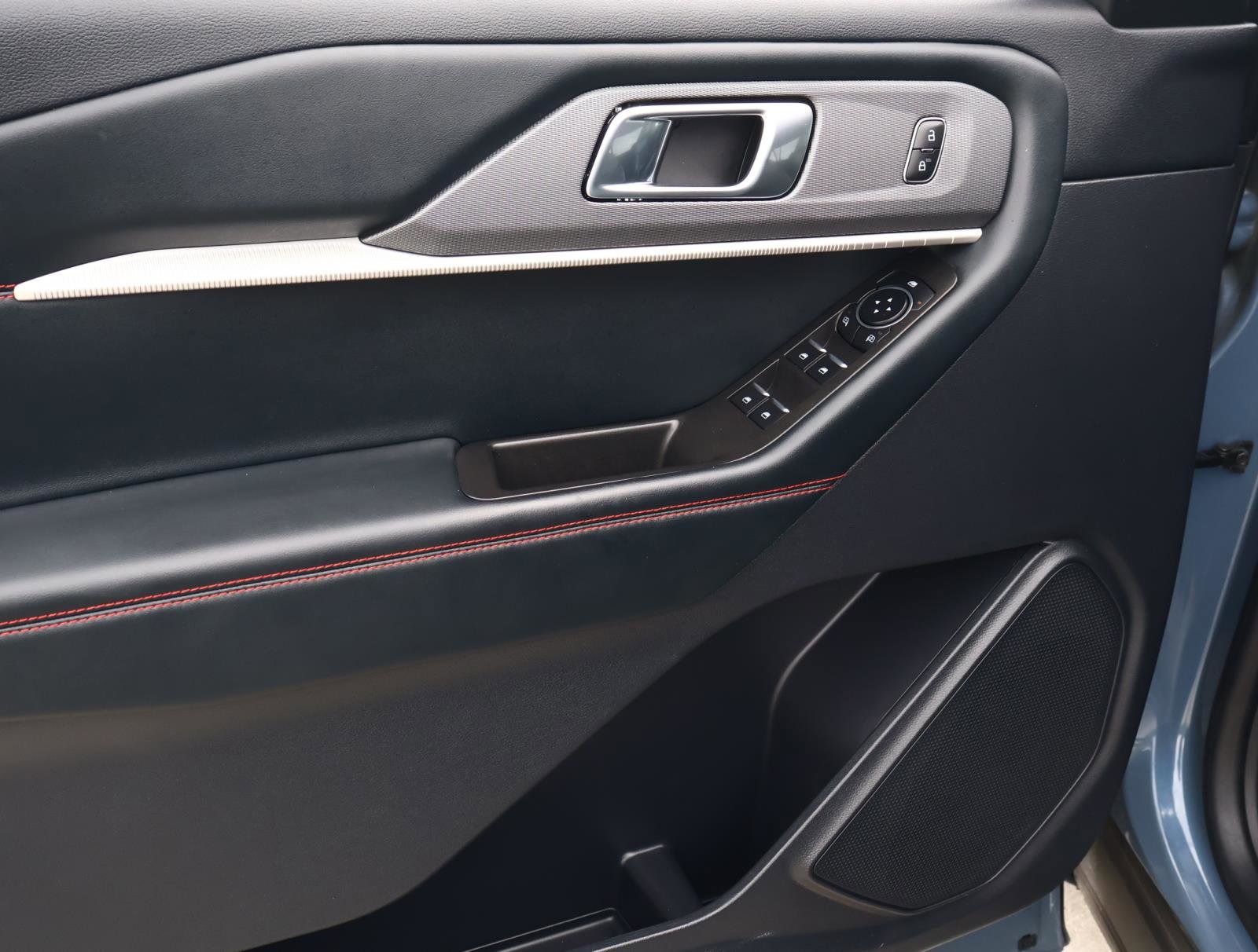 Used 2025 Ford Explorer ST-Line RWD image 17
