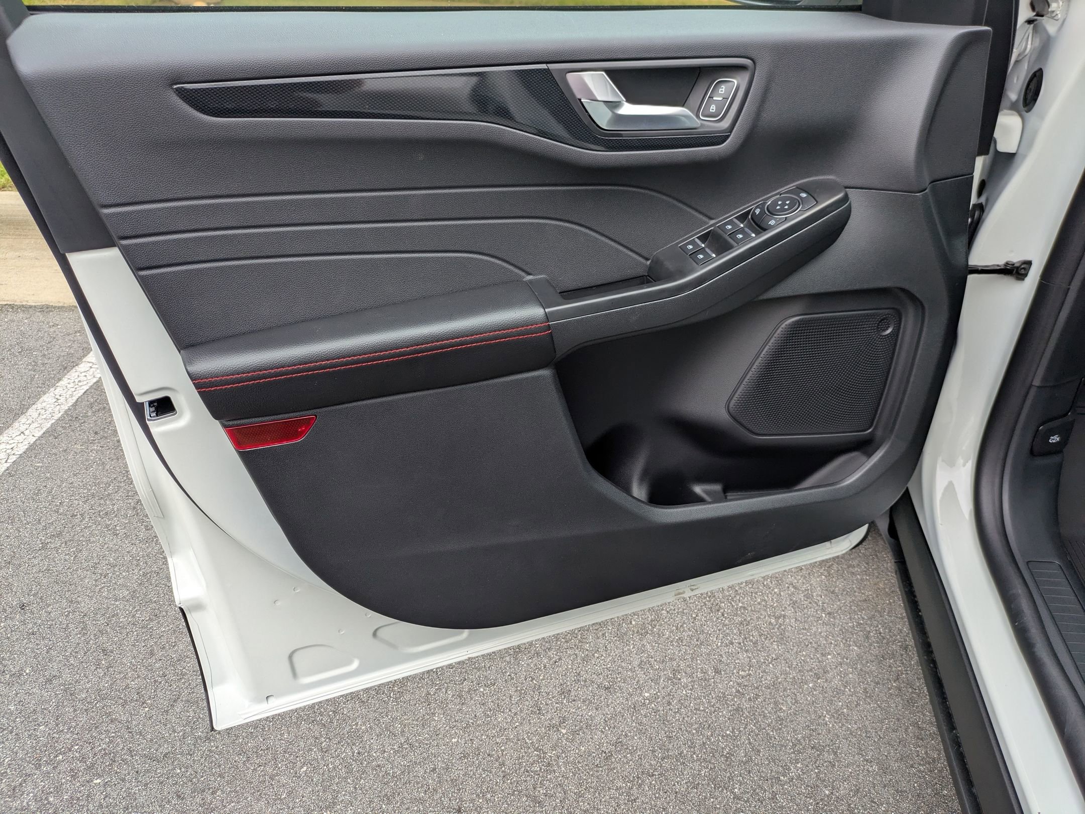 New 2025 Ford Escape ST-Line w/ Equipment Group 301A image 9