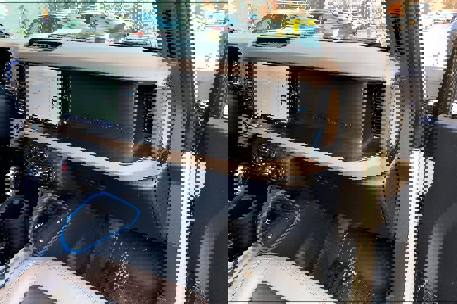 Used 2023 Ford Bronco Wildtrak image 18