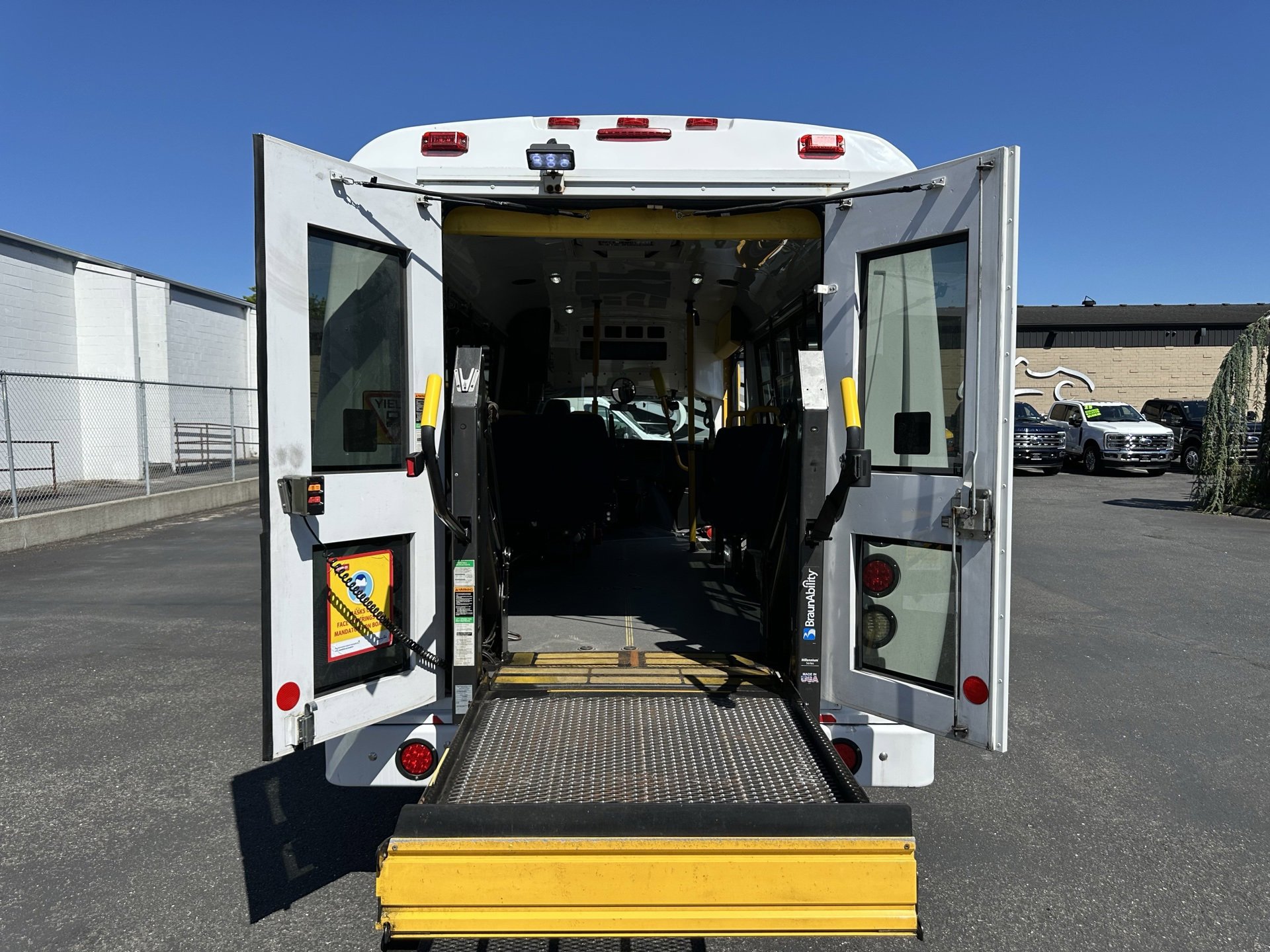 Used 2014 Chevrolet Express 3500 image 8