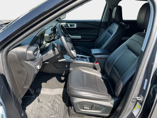 Used 2022 Ford Explorer XLT w/ Equipment Group 202A image 10