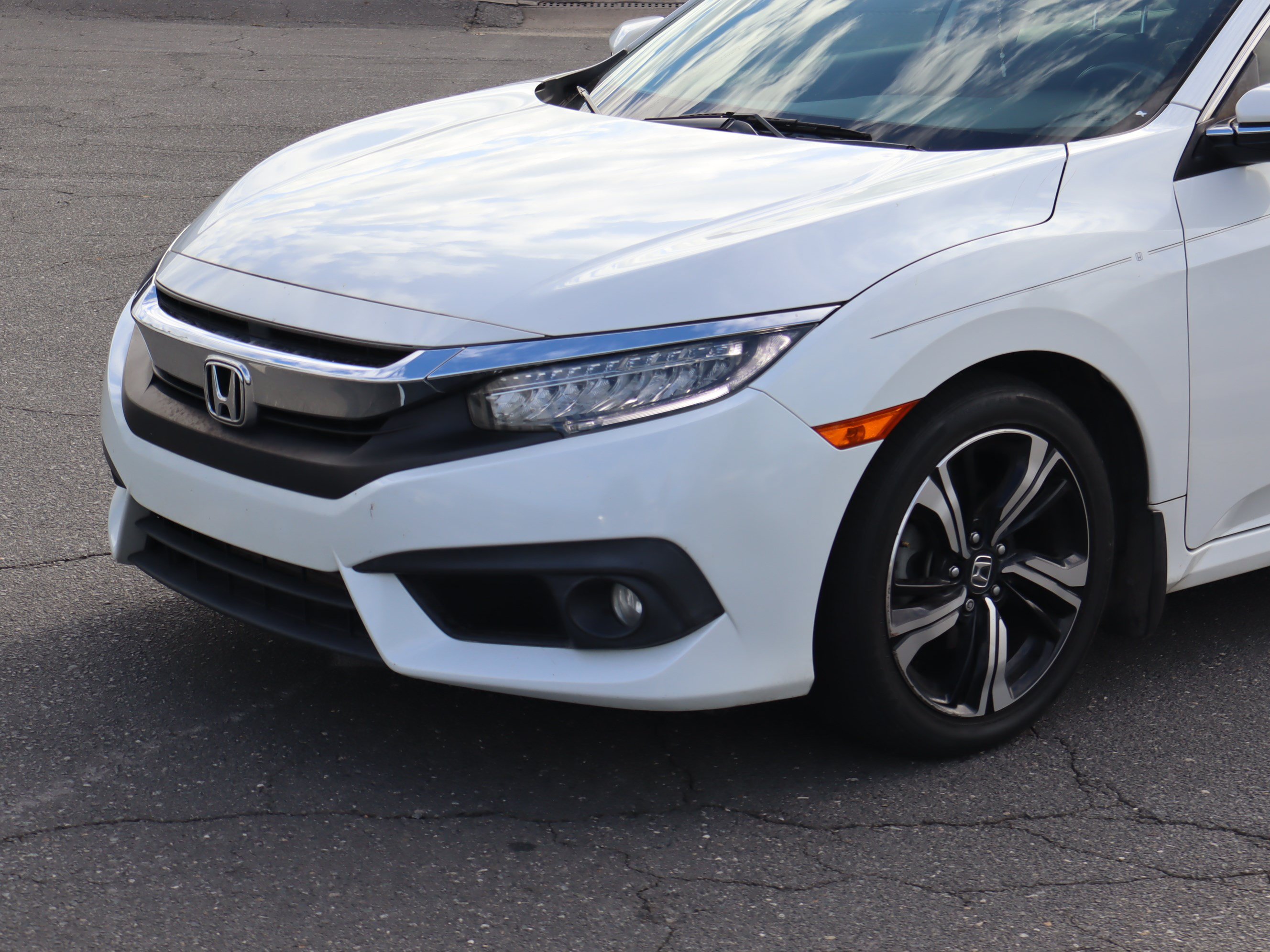 Used 2018 Honda Civic Touring image 18