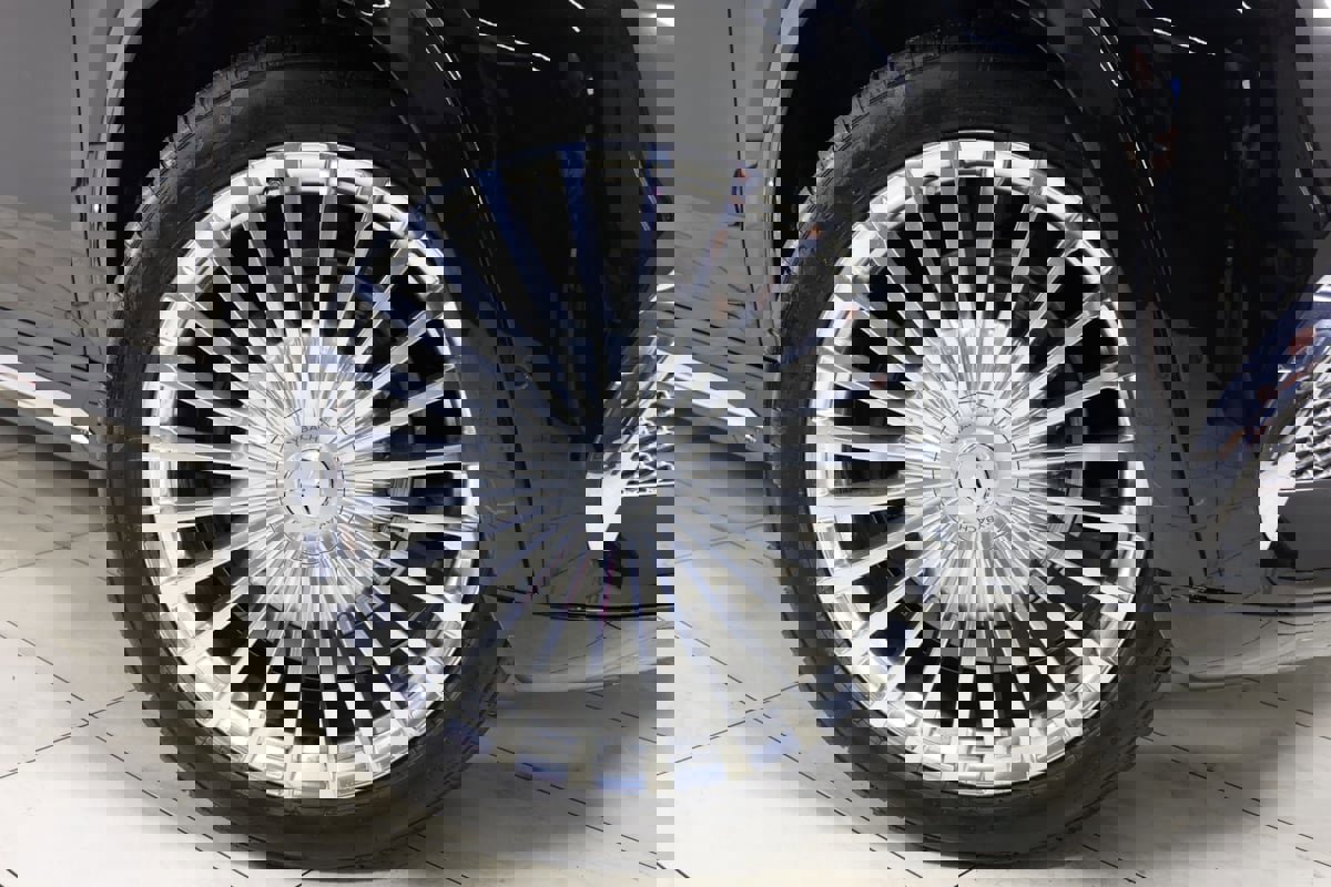 Used 2023 Mercedes-Benz Maybach GLS 600 4MATIC image 14