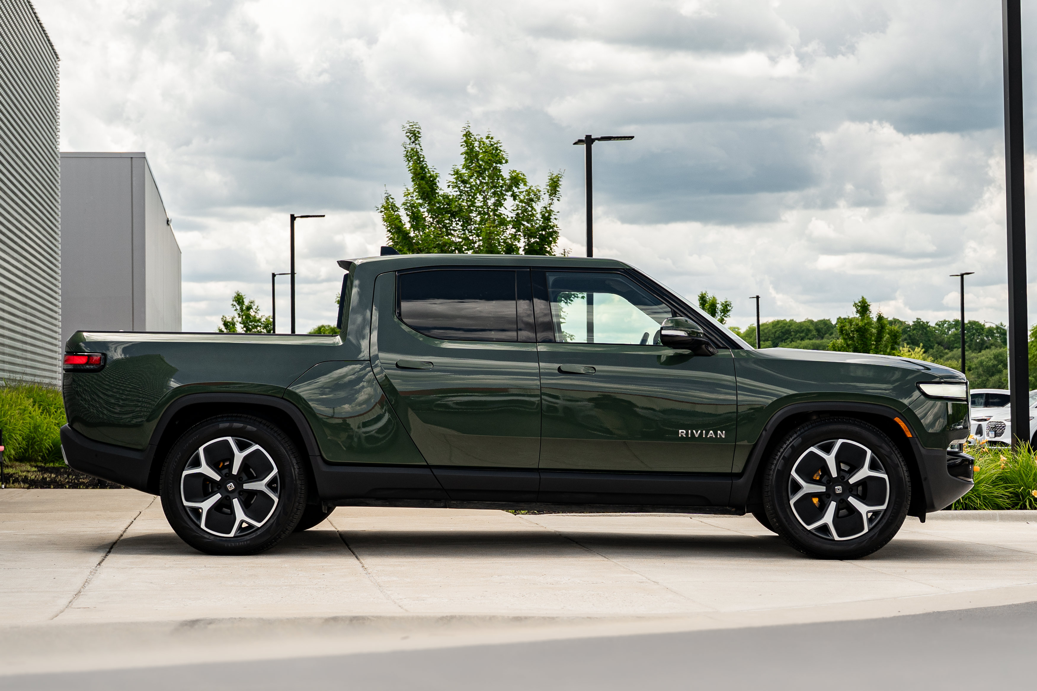 Used 2022 Rivian R1T Adventure AWD/4WD image 3