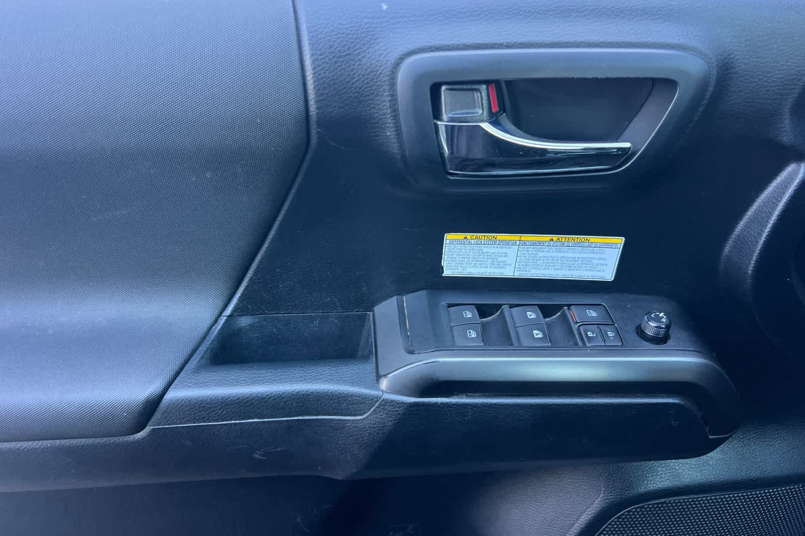 Used 2019 Toyota Tacoma TRD Off-Road w/ Technology Package AWD/4WD image 15