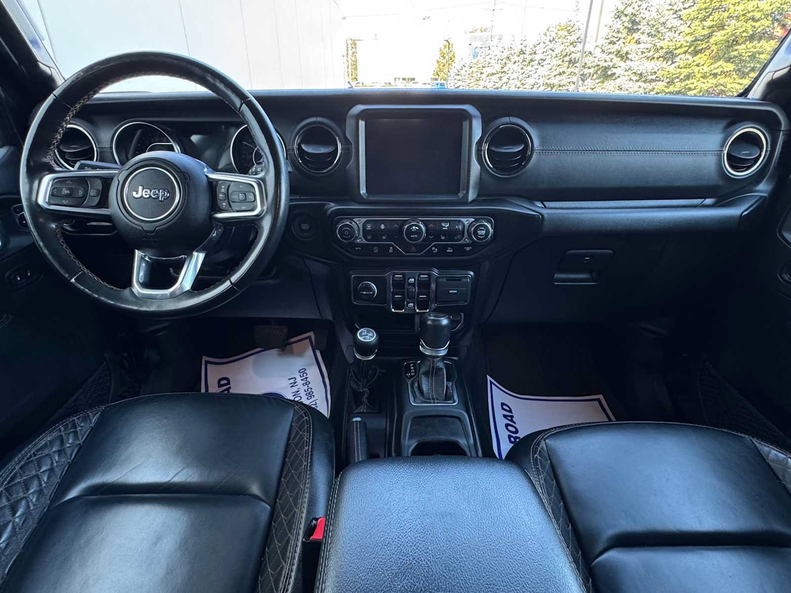 Used 2022 Jeep Wrangler Unlimited Sahara AWD/4WD image 25