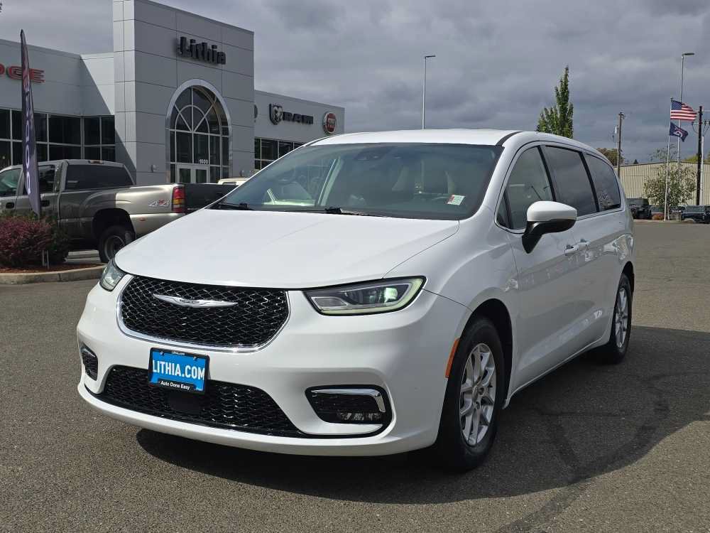 Used 2023 Chrysler Pacifica Touring-L