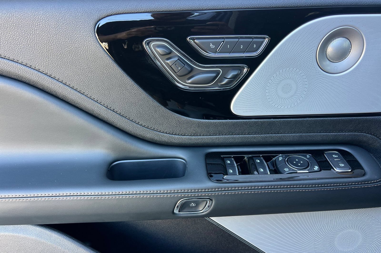 New 2026 Lincoln Aviator Reserve AWD/4WD image 8