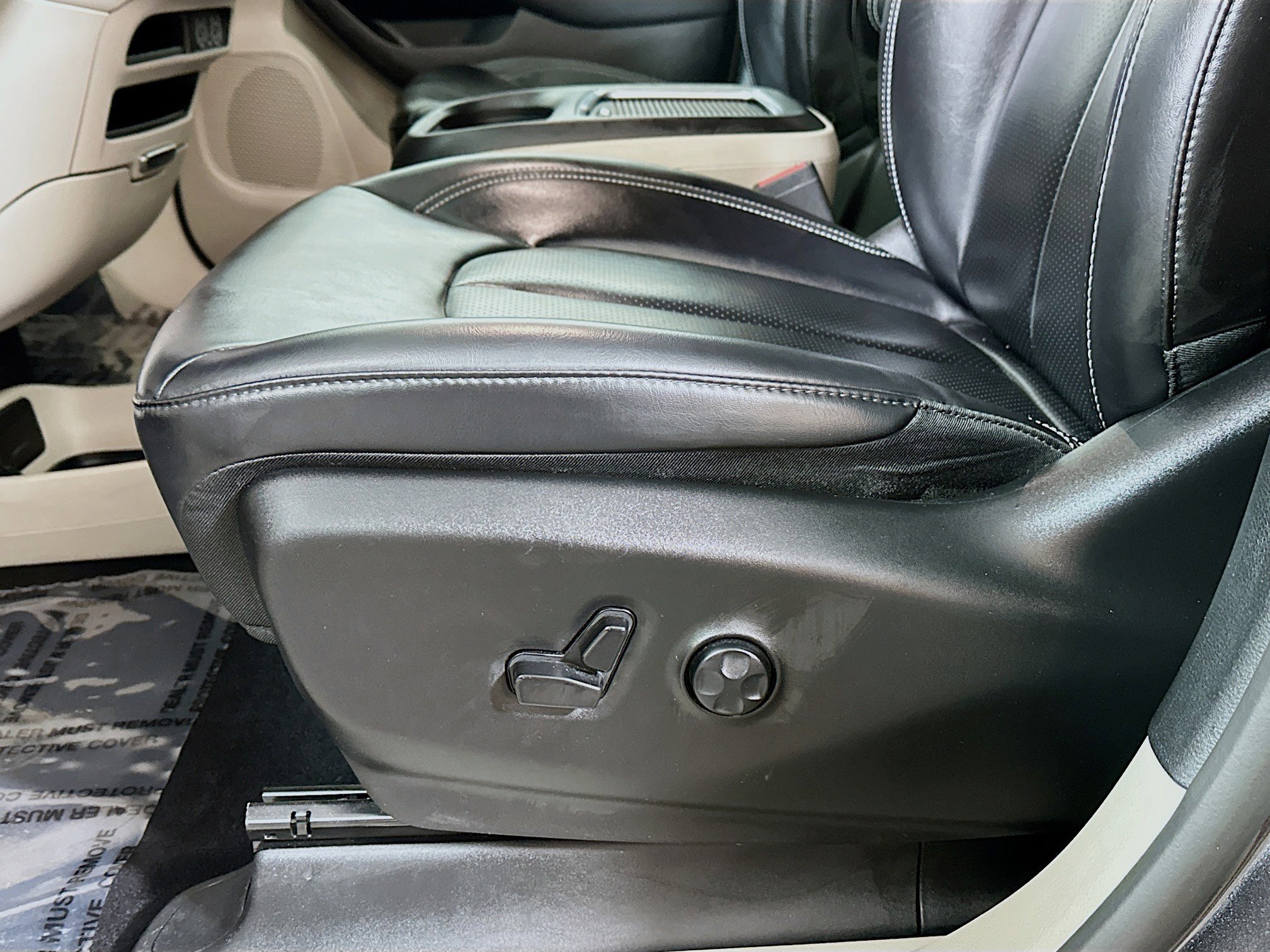 Used 2023 Chrysler Pacifica Touring-L FWD image 18