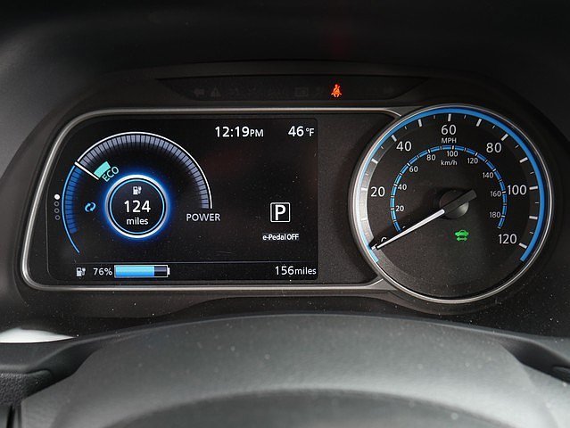 Used 2025 Nissan Leaf S image 25