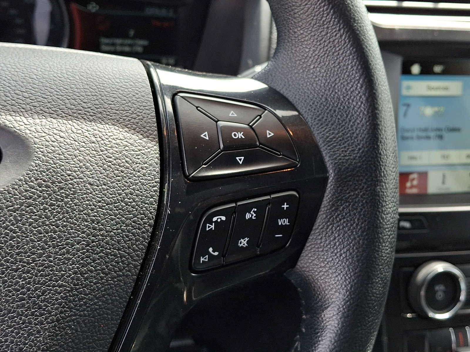Used 2018 Ford Explorer XLT w/ Equipment Group 202A AWD/4WD image 25