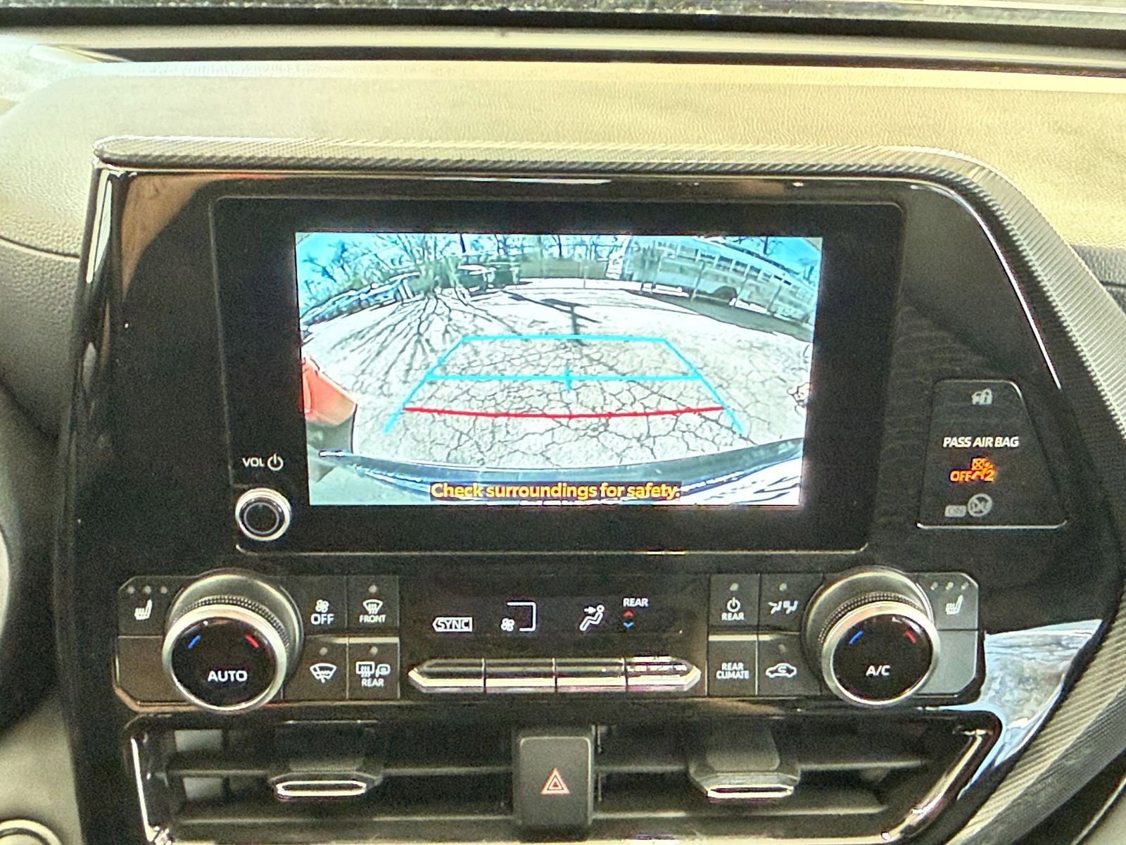 Used 2025 Toyota Highlander XSE AWD/4WD image 25