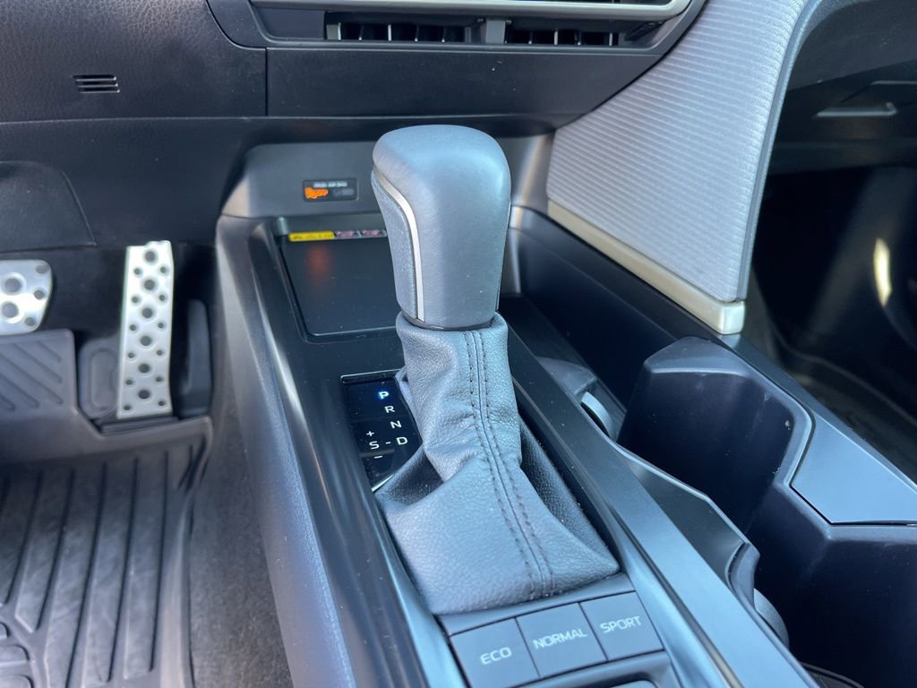 Used 2025 Toyota Camry SE image 15
