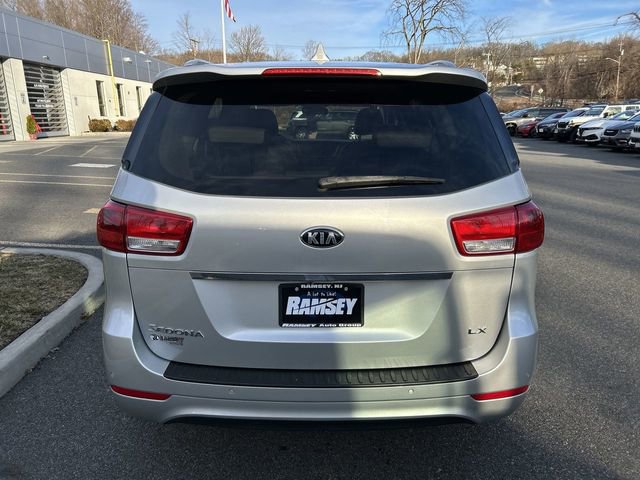 Used 2017 Kia Sedona LX w/ LX Essentials Premium Package image 7