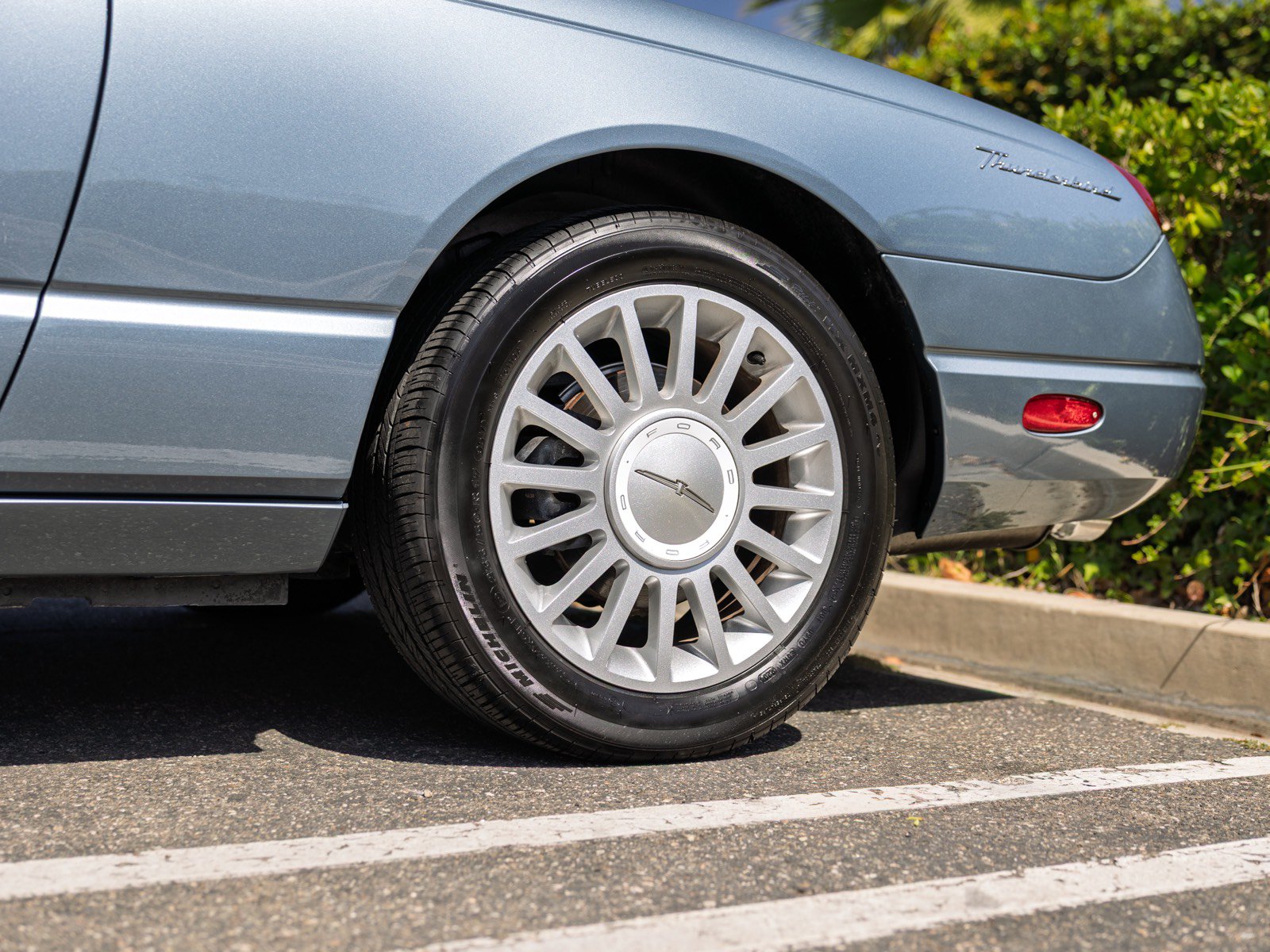 Used 2005 Ford Thunderbird RWD image 14