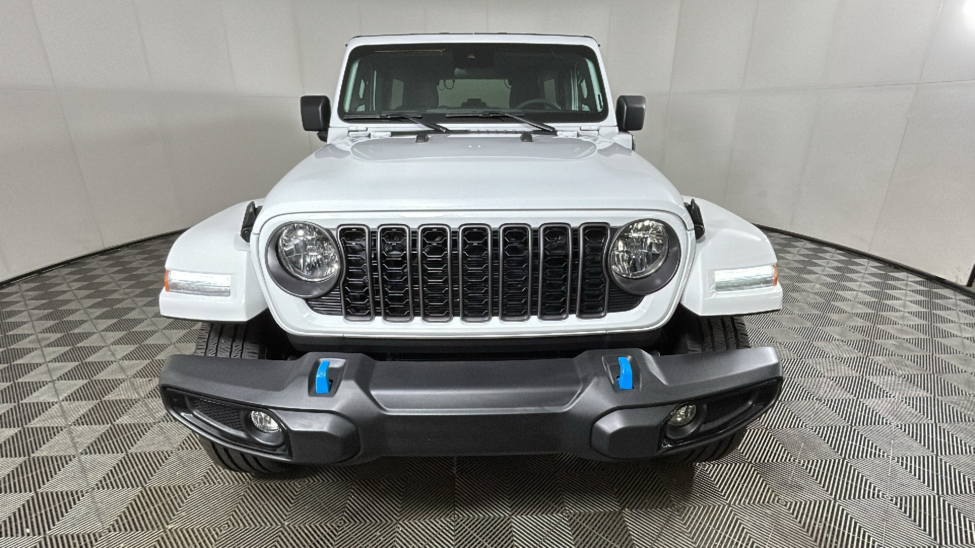 Used 2024 Jeep Wrangler Unlimited w/ Convenience Group AWD/4WD image 9