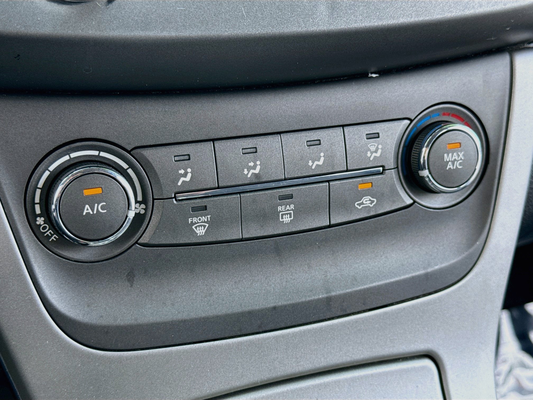 Used 2014 Nissan Sentra S FWD image 17