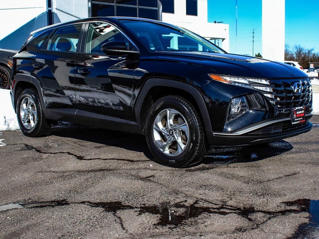 Used 2023 Hyundai Tucson SE image 3