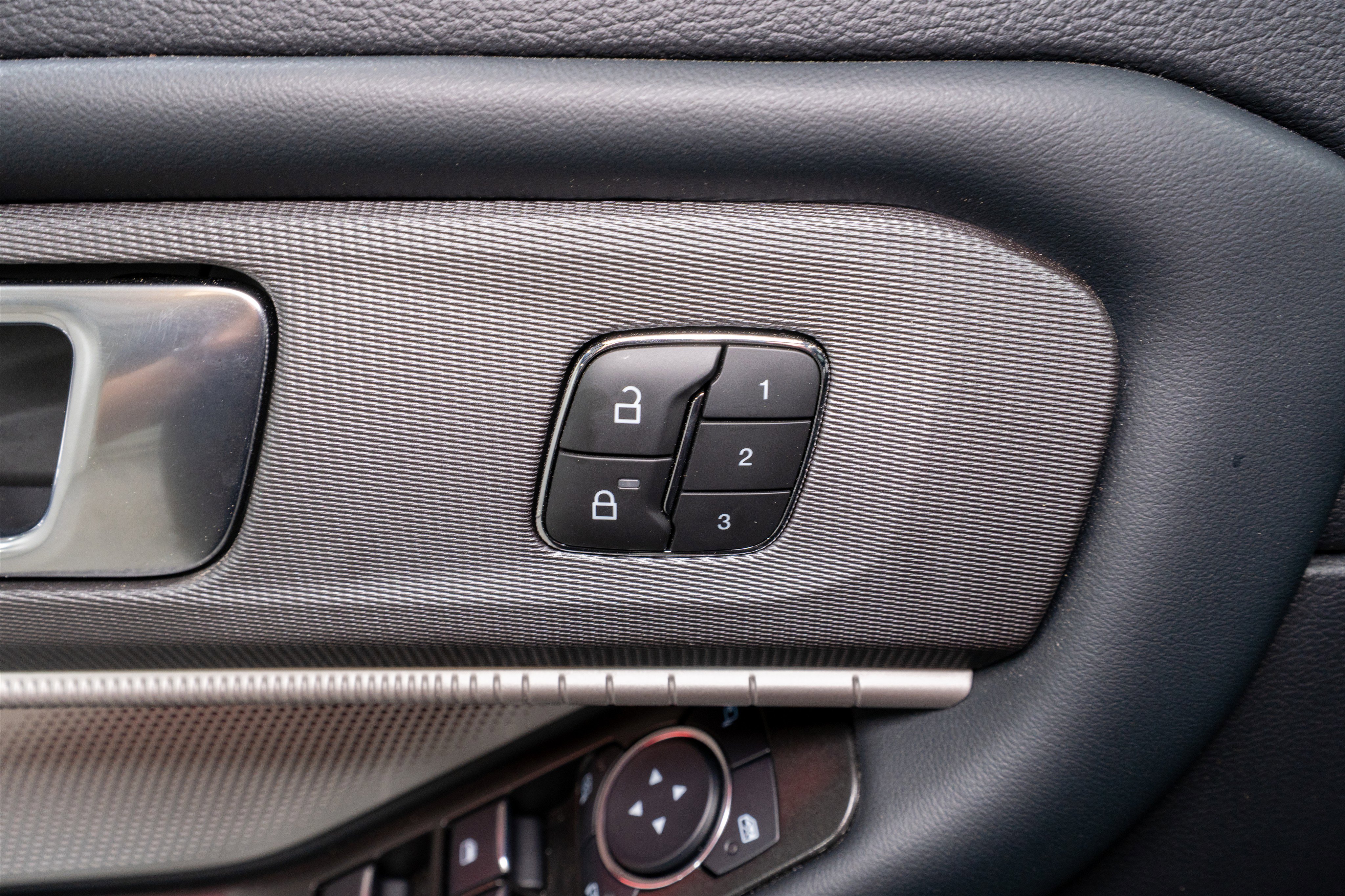 Used 2025 Ford Explorer ST w/ Sun And Sound Package image 14