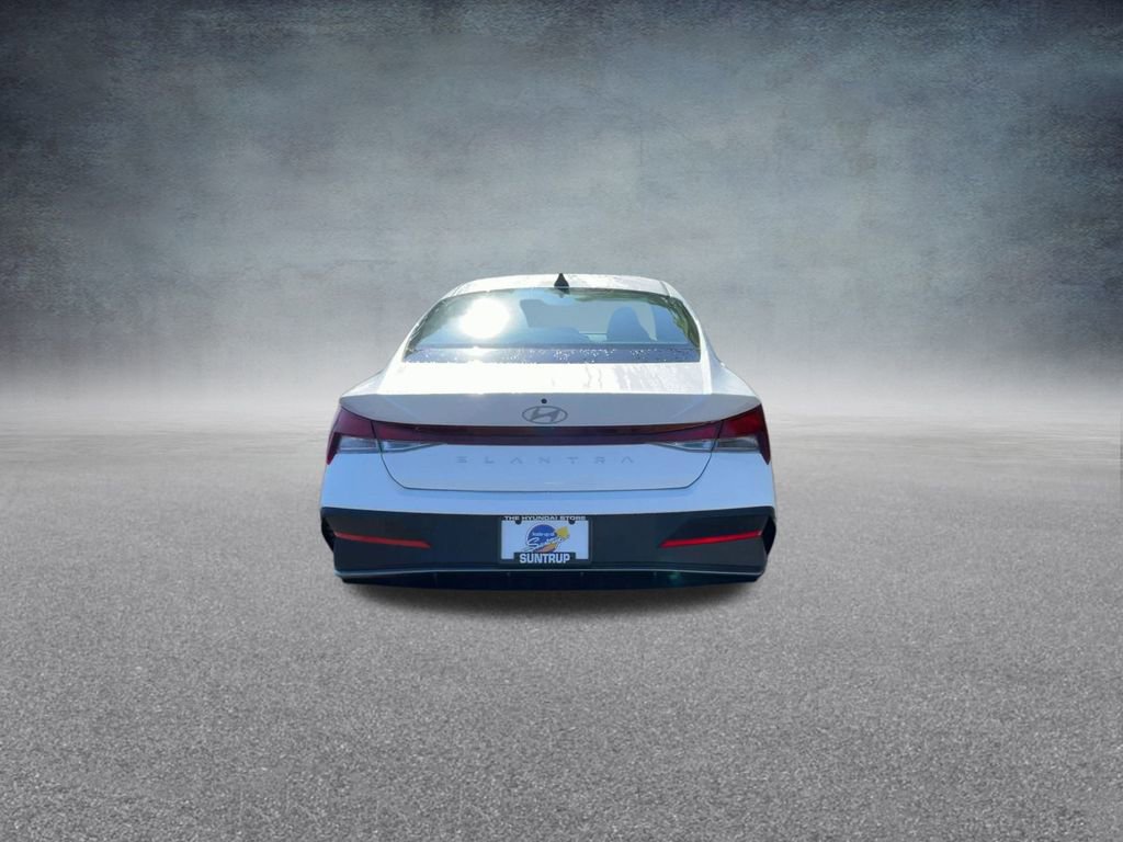 Certified 2025 Hyundai Elantra SE image 20