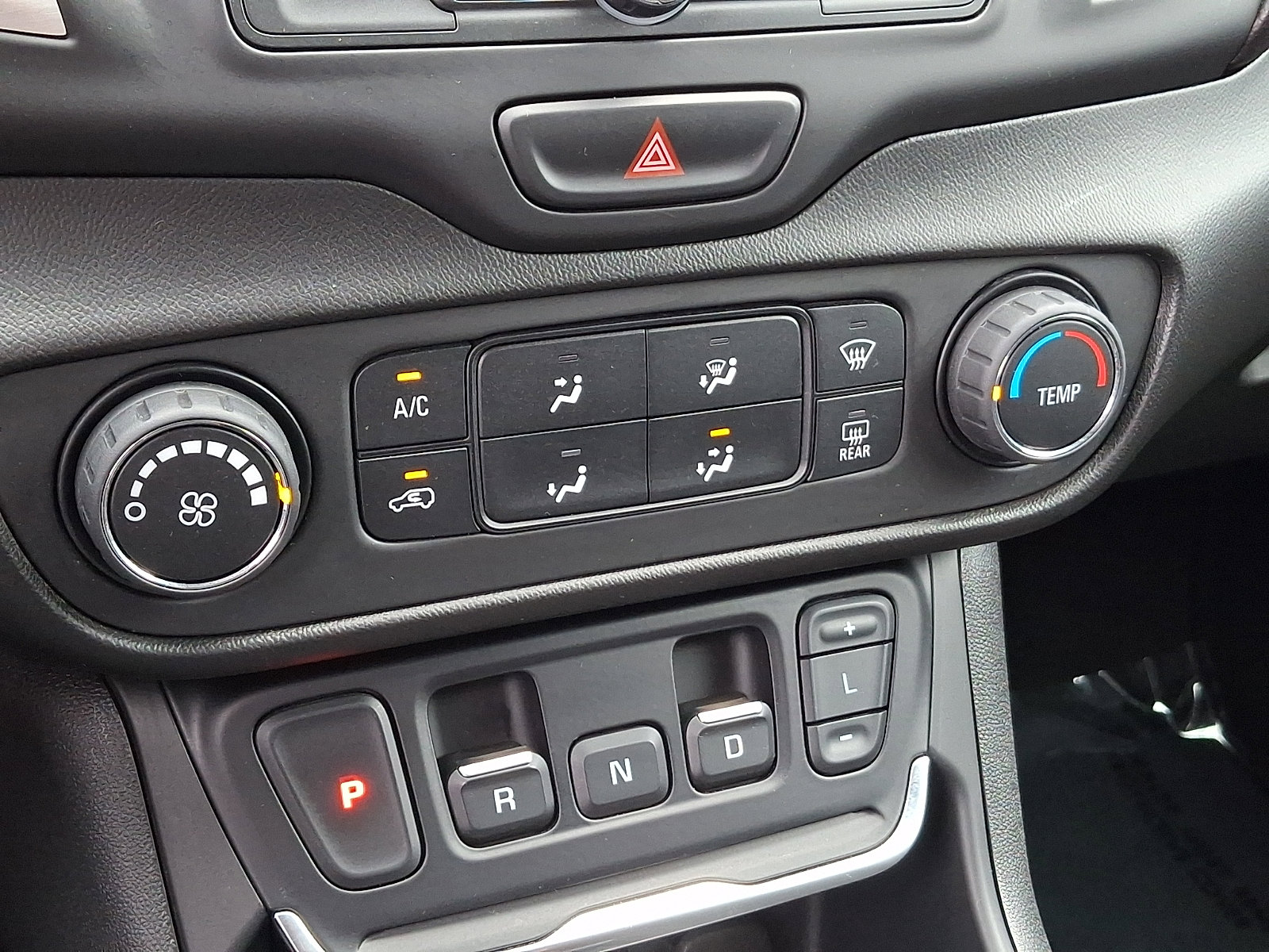 Used 2020 GMC Terrain SLE AWD/4WD image 13