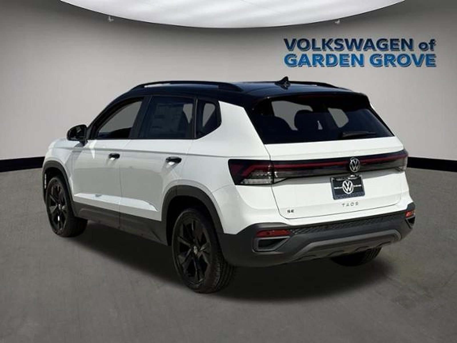 New 2026 Volkswagen Taos SE FWD image 5