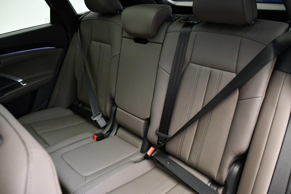 Used 2025 Audi Q5 Premium w/ Convenience Package image 42